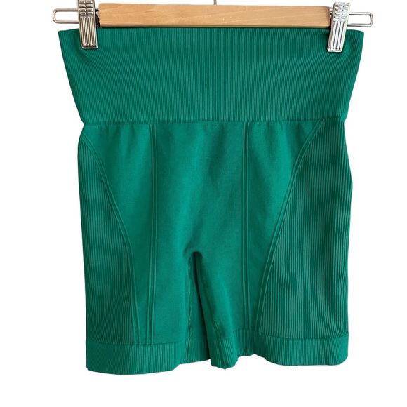 ALALA Barre Shorts in Emerald NWT - Picture 6 of 8